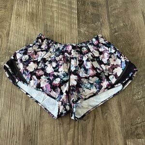 6 - lululemon Hotty Hot Short 2.5”
